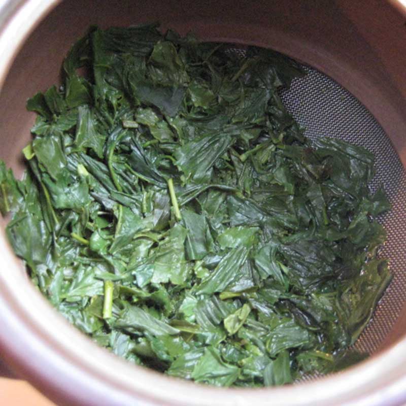 Golden Era Sencha leaves in teapot